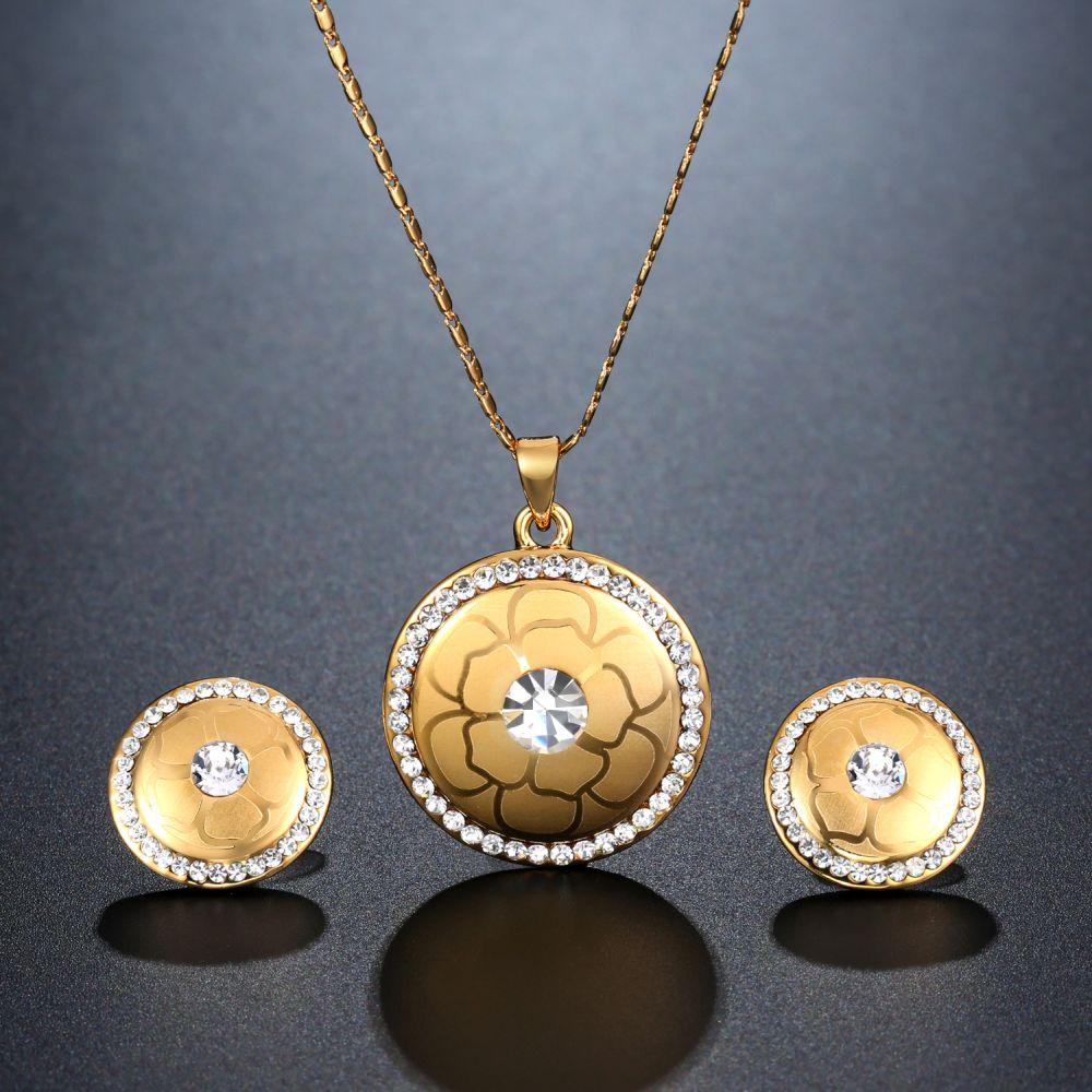 Flower Pattern Bridal Pendant Necklace Set - KHAISTA Fashion Jewellery